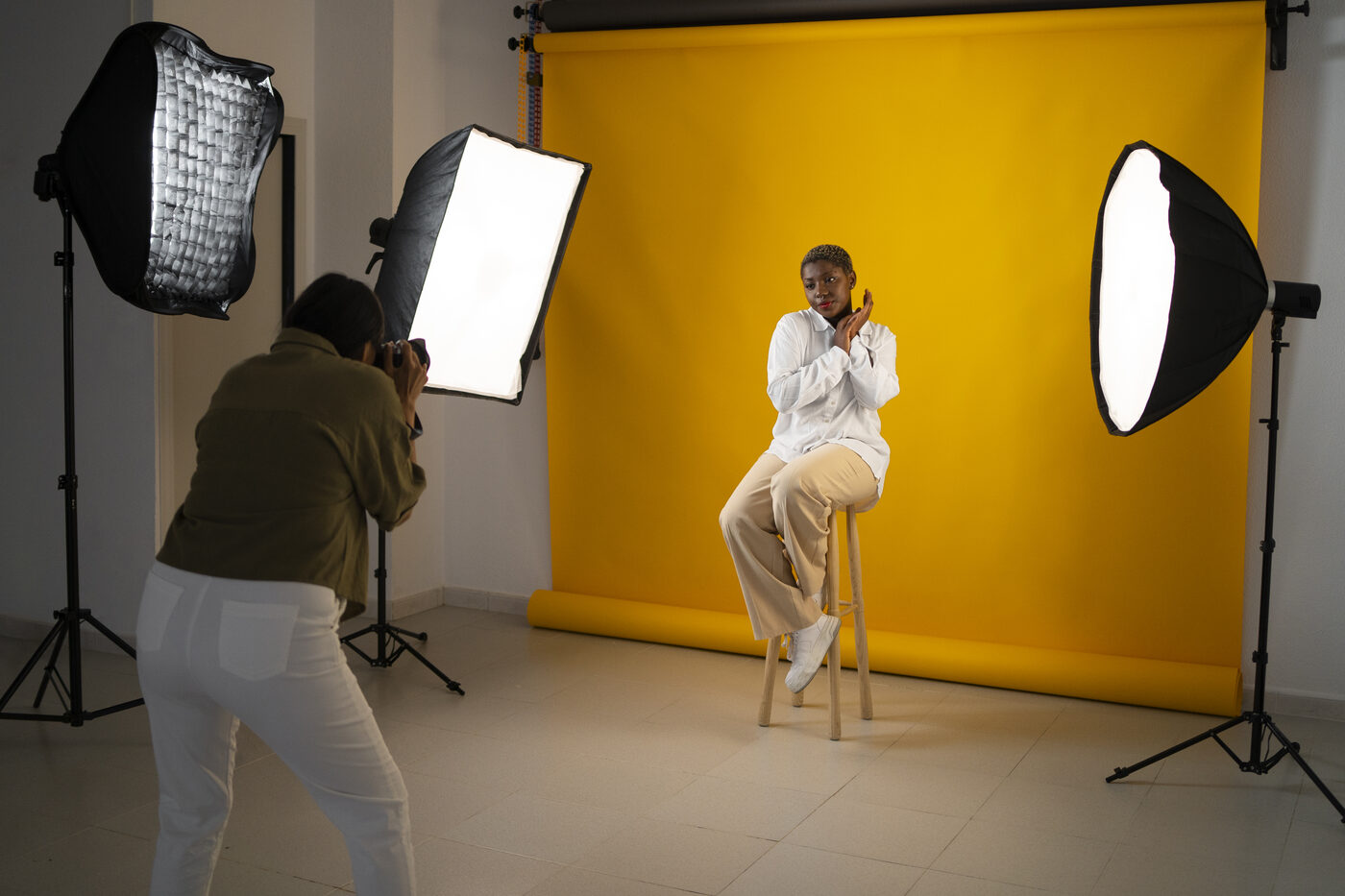 סטודיו לצילום: מה באמת קורה בין צילום לתוצאה שמרגישה נכונה